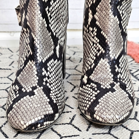 TORY BURCH "KIRA" SNAKESKIN PRINT LEATHER BOOTIES, SZ 10 - Picture 3 of 14